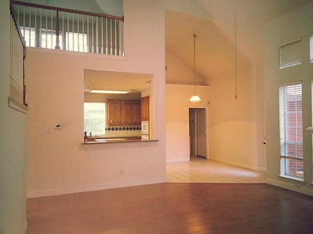 Building Photo - 3106 Kingsbury Dr