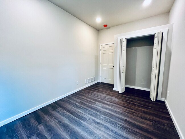 Building Photo - Modern Two Bedroom Two Full Bath House