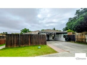 Building Photo - Fantastic two bedroom Livermore duplex with storage