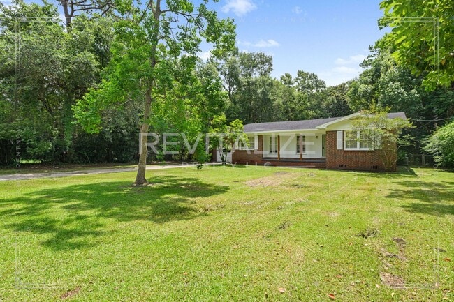 Building Photo - 2505 Robin Hood Dr