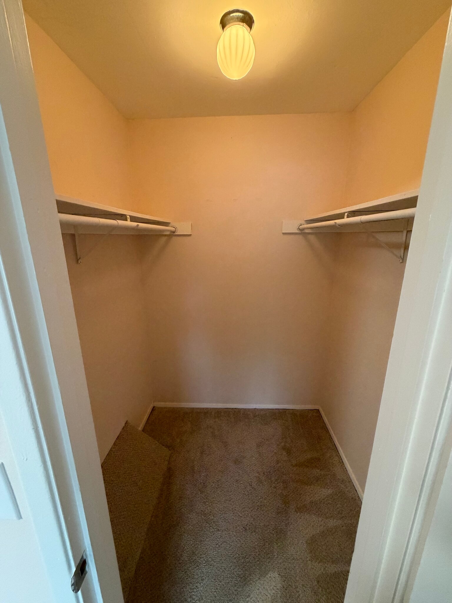 Primary walk-in closet - 2095 S Kent Des Moines Rd
