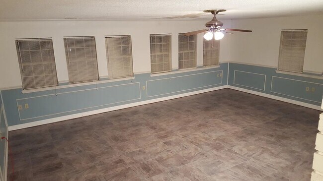 Building Photo - 6248 Brightwood Dr