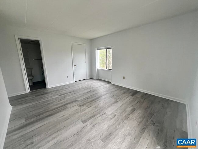 Building Photo - 32 Spring Ct