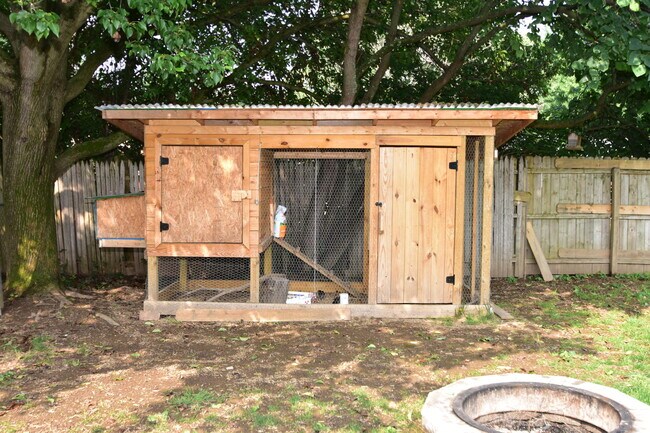 Building Photo - 3805 Wedgewood Ct