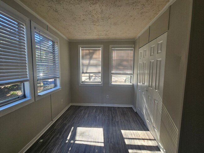 Building Photo - 317 Whaley St