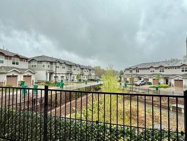Building Photo - Wonderful End Unit 2 Bed/2.5 Bath Townhome...