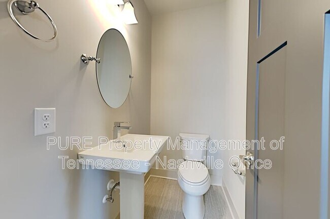 Building Photo - 634B Vernon Ave