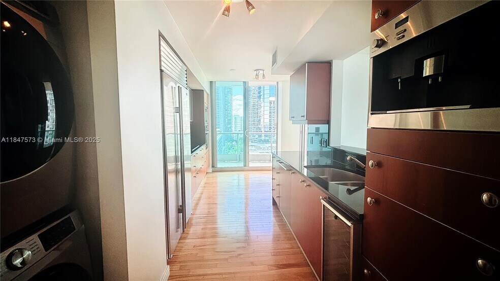Building Photo - 1331 Brickell Bay Dr