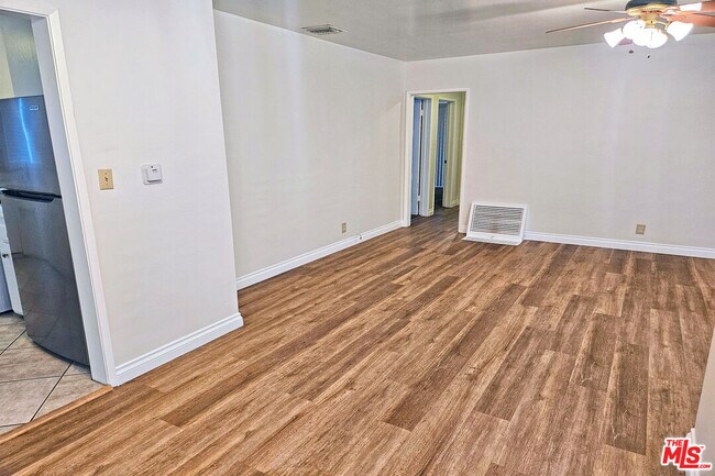 Building Photo - 9966 Glencrest Cir