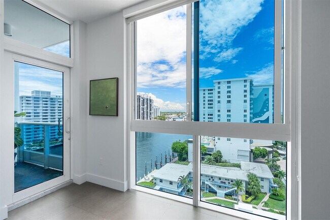 Building Photo - 715 Bayshore Dr