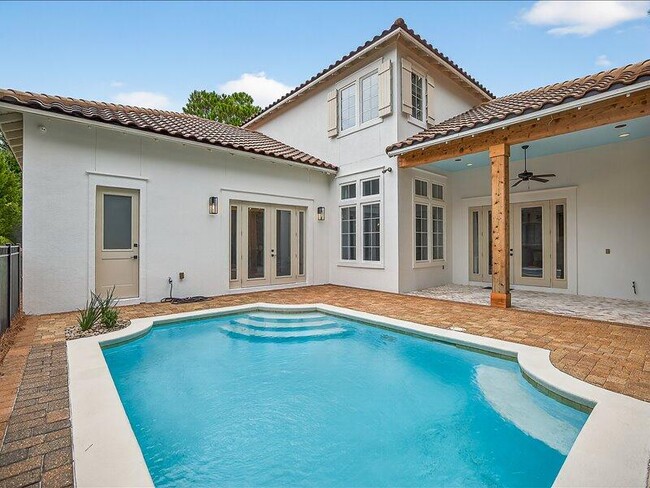 Building Photo - 3161 Club Dr