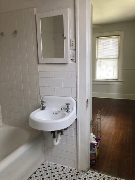 Building Photo - 1505 Kipling St