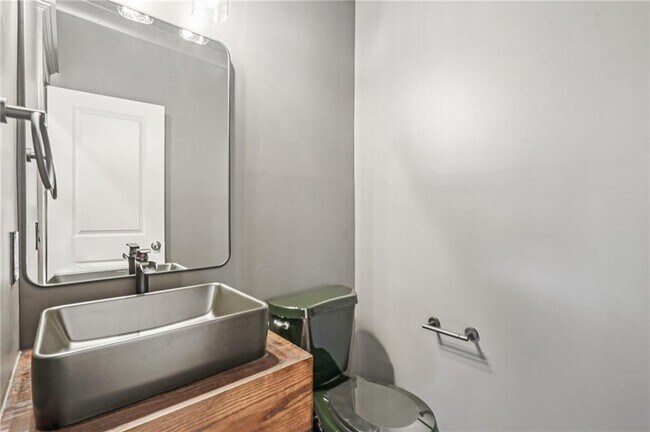 Building Photo - 1036 Dell Ave SE