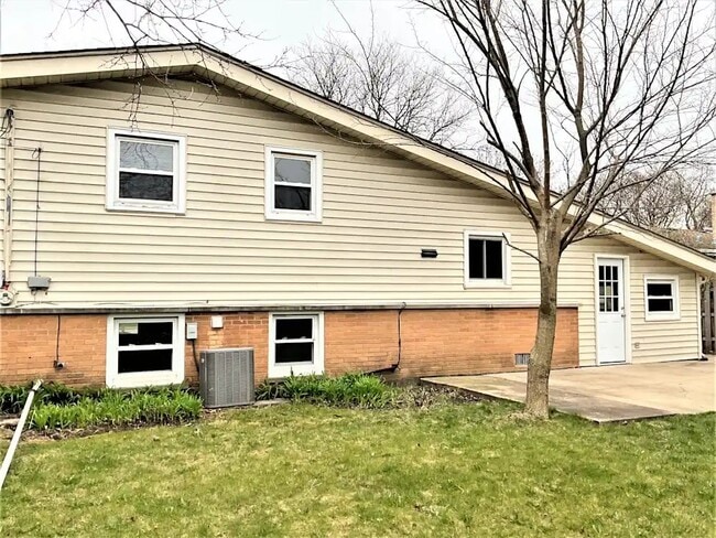 Building Photo - 1340 Anthony Rd