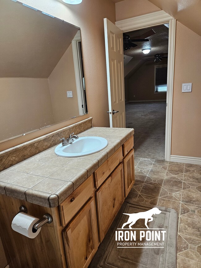 Building Photo - 3bed/2bath in sought after Nampa neighborhood w/3 car garage and large bonus room.