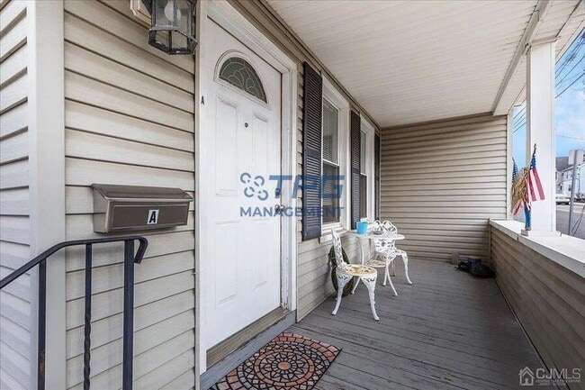 Building Photo - 243 Cedar St