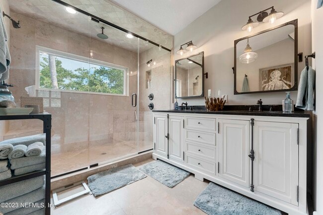 Building Photo - 670 Sherry Dr