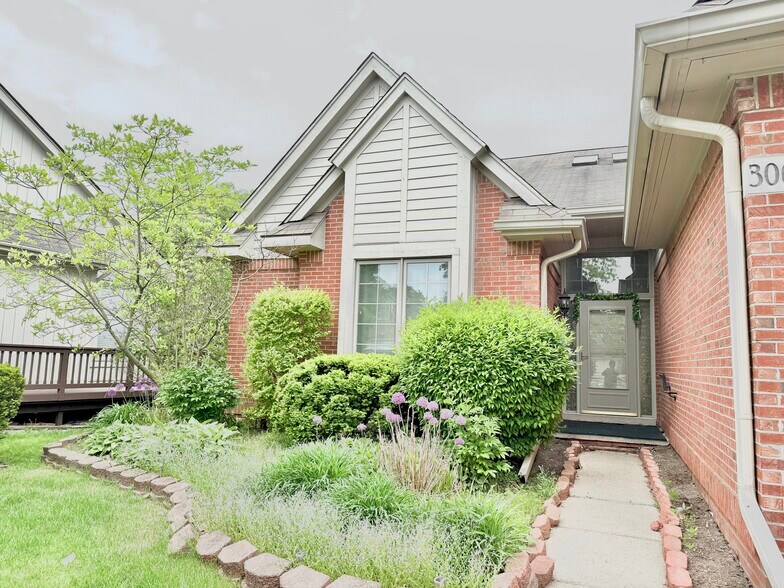 Building Photo - 30684 Tanglewood Trl