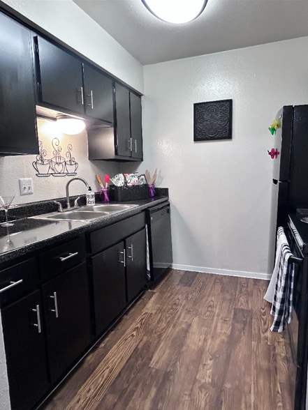 Building Photo - 2300 Red Bluff Rd