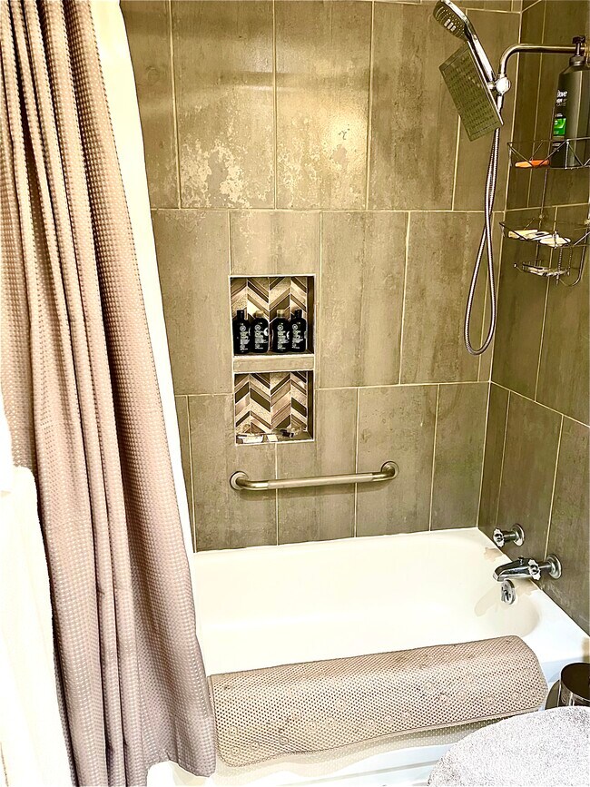 Building Photo - 124 Highridge Dr