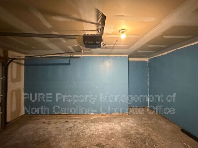 Building Photo - 3385 Hunting Wood Ct