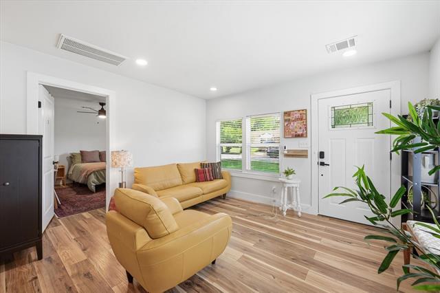 Building Photo - 303 Brodie St