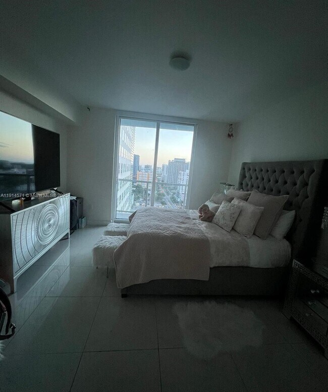 Building Photo - 185 SW 7th St