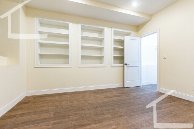 Building Photo - Charming, Renovated Apt near C-Line with 2...