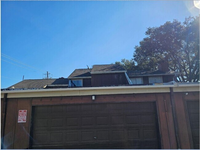 Building Photo - 8496 Dairy View Ln