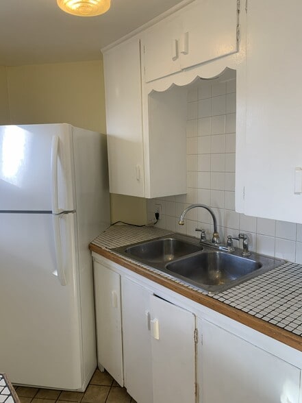 Building Photo - 628 37th St