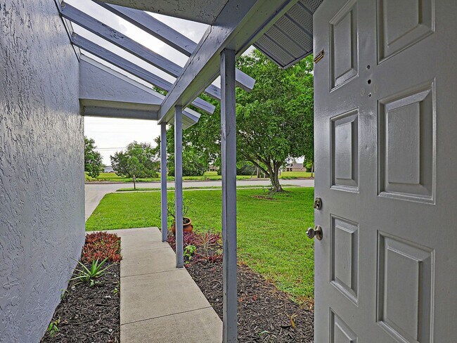 Building Photo - Duplex Cape Coral 3723
