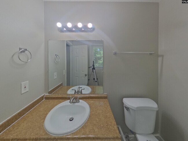 Building Photo - 530 N Royal Tower Dr