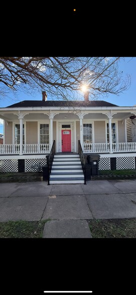 Building Photo - 302 Telfair St