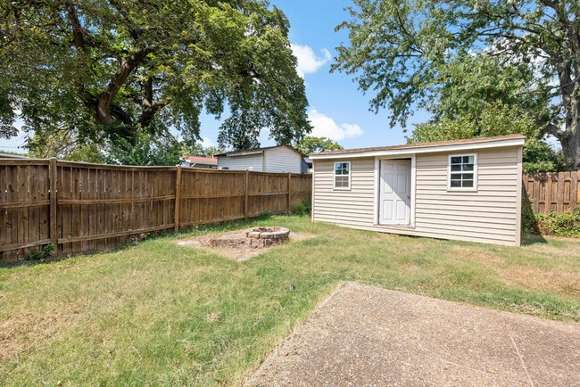 Building Photo - 6616 Buckskin St