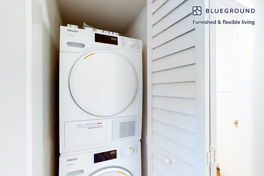 Building Photo - 3316 W Carson St