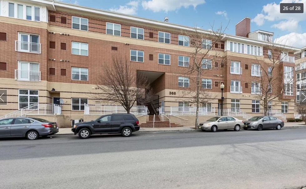 Building Photo - 368 Rector St