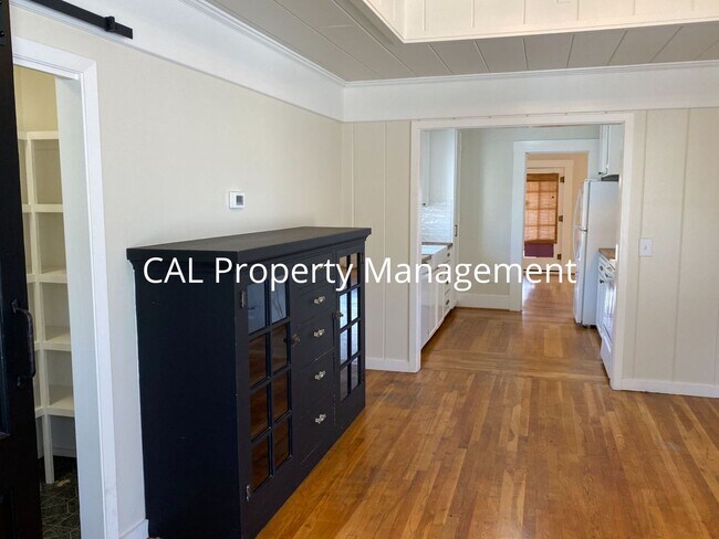 Building Photo - Stylish South Salinas Home | 2 Bed / 1.5 Bath | 1,370 sq ft