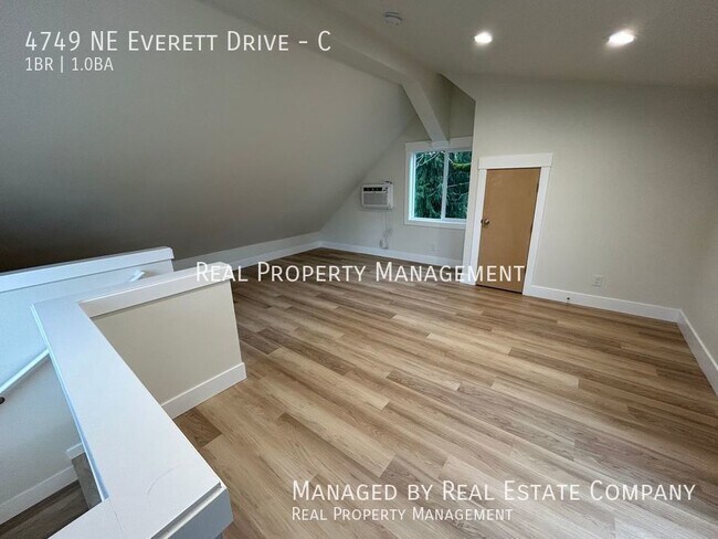 Building Photo - 4749 NE Everett Dr
