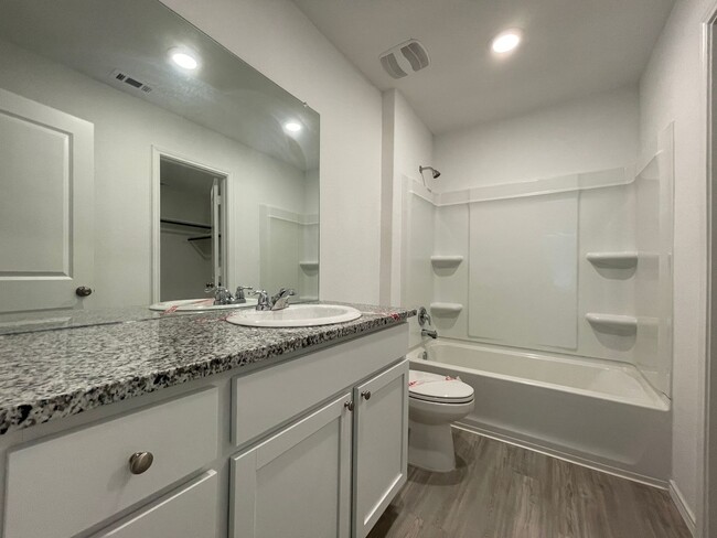 Building Photo - Single Family Home For Rent