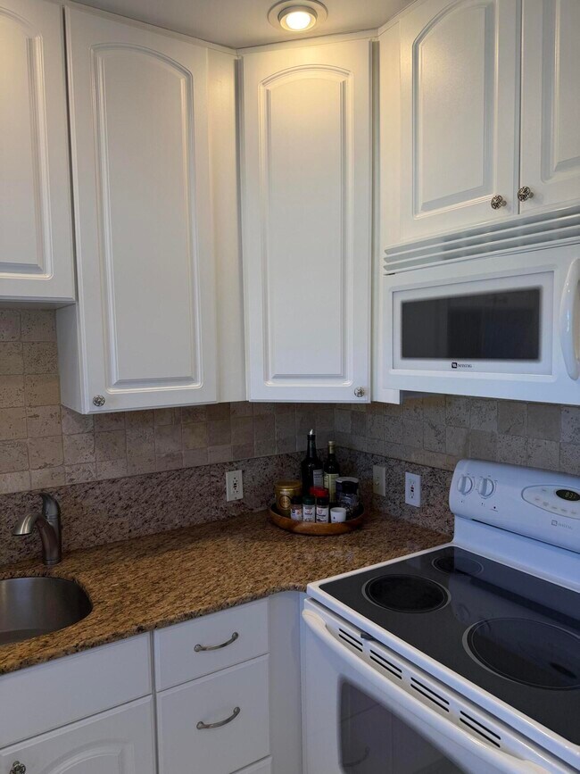 Building Photo - 332 Mansfield G