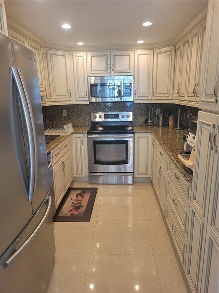 Primary Photo - 2401 S Ocean Dr