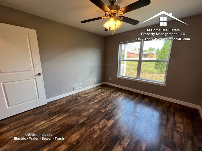 Building Photo - 301 E St Eunice Rd