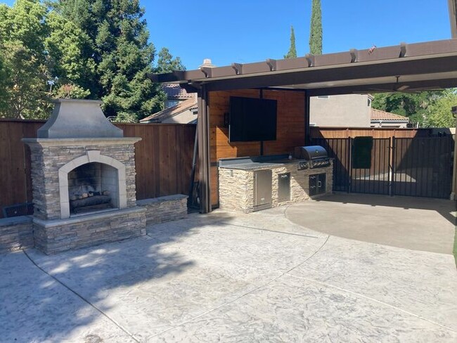 Building Photo - Coming Soon! Beautiful Executive Home in S...