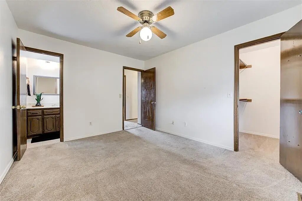 Building Photo - 216 Klondike Dr