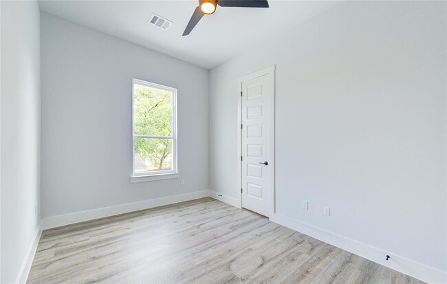 Building Photo - 3714 Mainer St