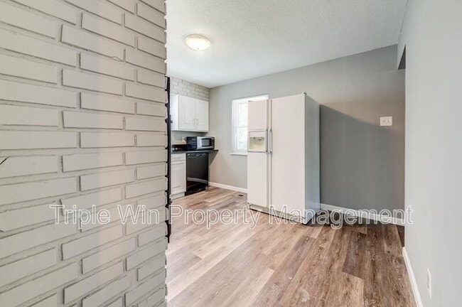 Building Photo - 2250 Spoonwood Dr