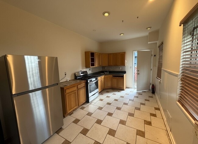 Building Photo - 1809 W Thompson St