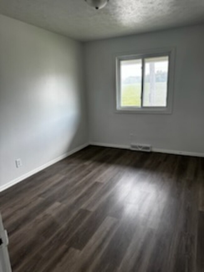 Building Photo - SeeMore Properties