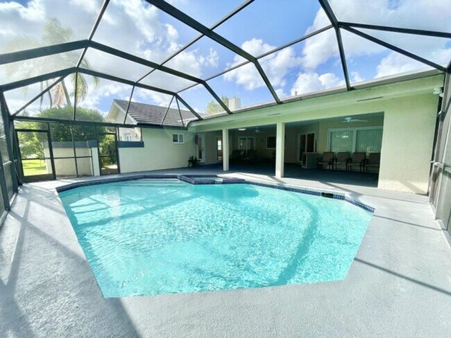 Building Photo - 11933 Waterwood Dr