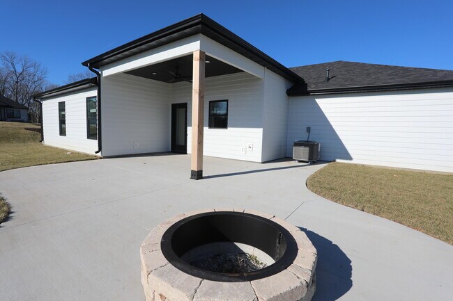 Building Photo - 4400 Kingston Heath Dr